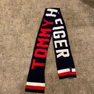 Tommy Hilfiger scarf